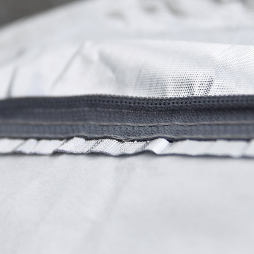 Εικόνα 4 από 4 — Amio – Κουκούλα Αυτοκινήτου Cotton 120g με φερμουάρ διάσταση 430 x 165 x 120 cm χρώμα ασημί μέγεθος Medium για Επιβατικά Αυτοκίνητα – 1 τεμ. (01110/AM)