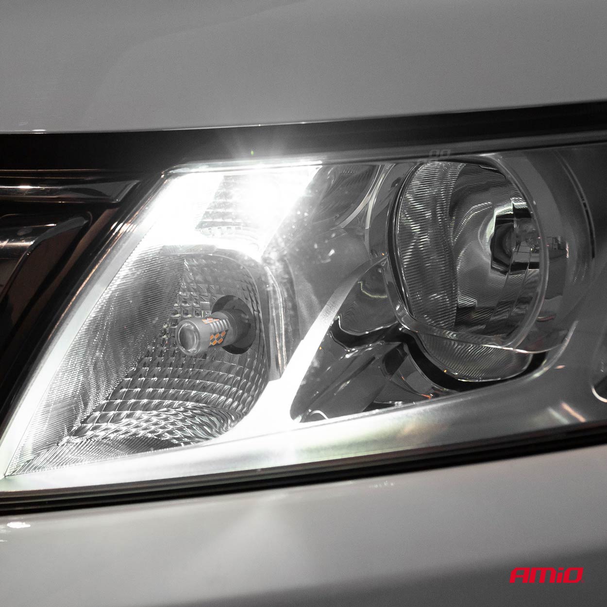 Εικόνα 3 από 5 — Amio – Λαμπάκια LED T10 W5W 12/24V 2.3W 5600K 12xSMD 2835 CANBUS Καρφωτά για Ισχυρό Λευκό Φωτισμό χωρίς Σφάλματα – Σετ 2 Τεμ. (01636/AM)
