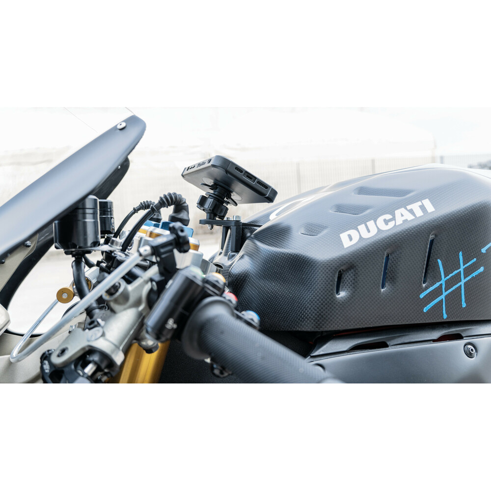 Εικόνα 14 από 17 — Βάση Στήριξης Κινητού Panigale της σειράς Titan Optiline για τις Βίδες στην Μίζα στο Τιμόνι Μηχανής Panigale 899, 959, V2, 1199, 1299, V4 με σύστημα Duolock, συμβατή με Θήκες ή Αντάπτορες Κινητού Optiline