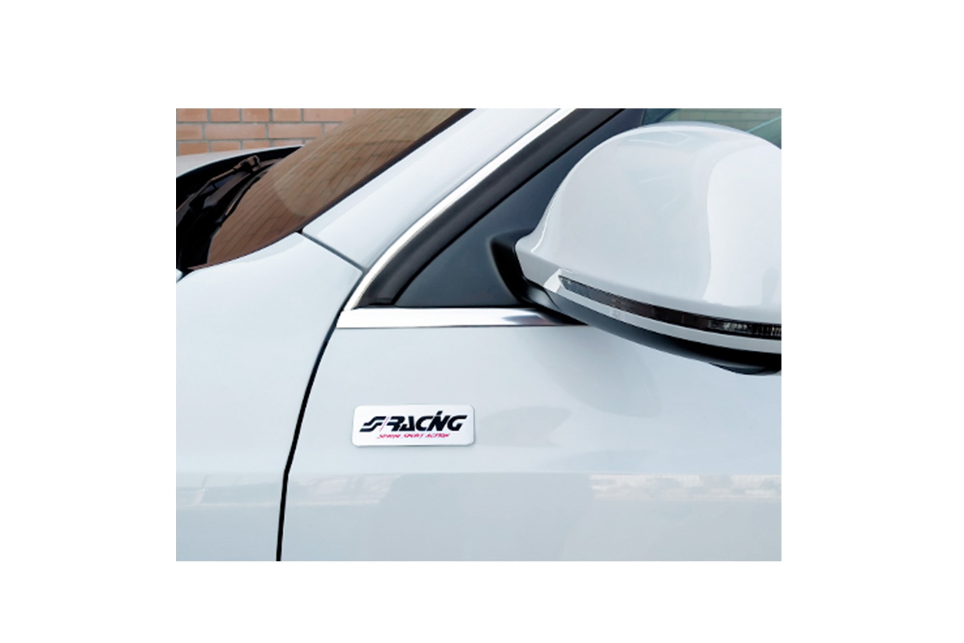 Εικόνα 2 από 2 — ΜΕΤΑΛΛΙΚΟ ΑΥΤΟΚΟΛΛΗΤΟ LOGO ”SIMONI RACING” ΑΛΟΥΜΙΝΙΟΥ 94x32mm SIMONI RACING – 1ΤΕΜ.