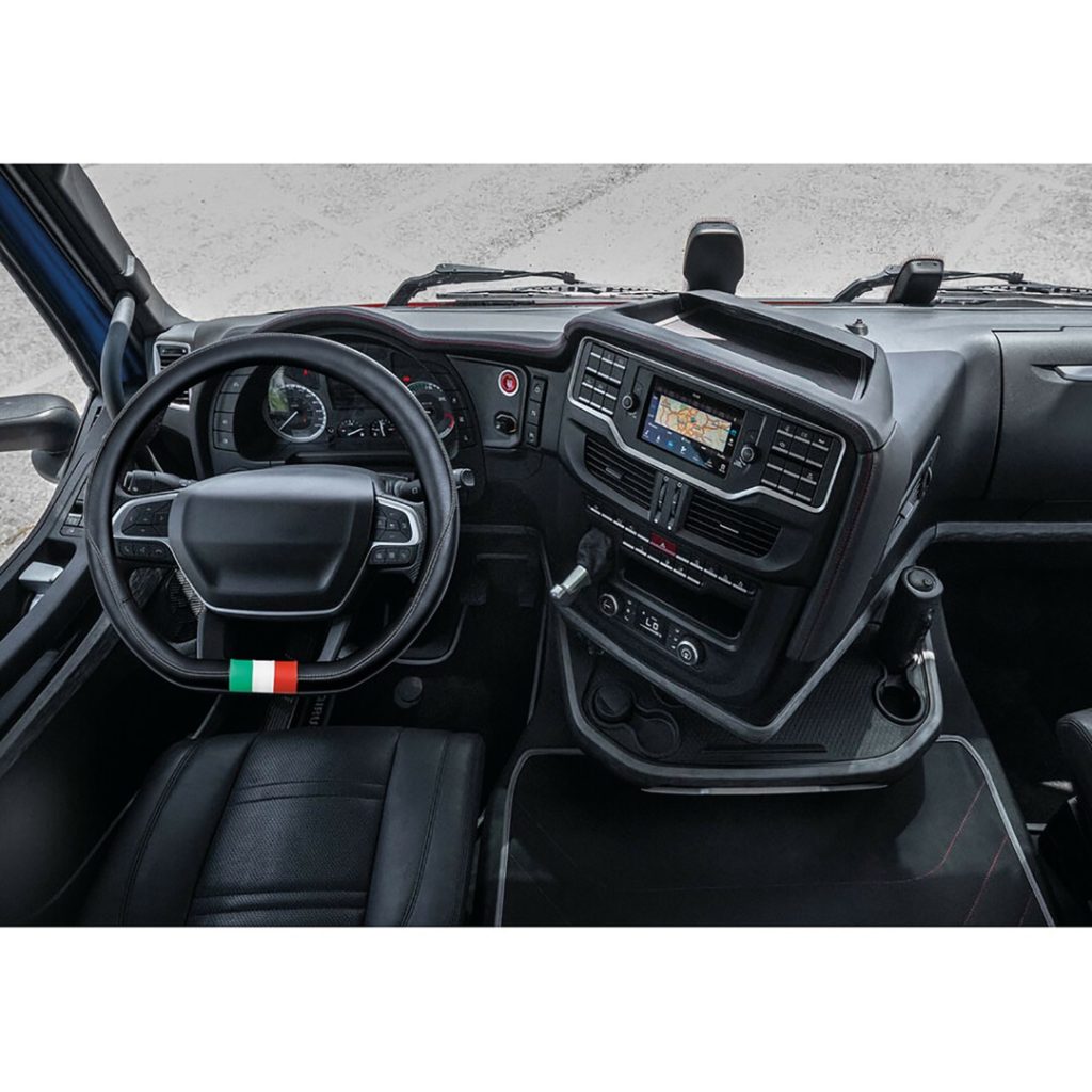 Εικόνα 3 από 4 — IVECO S-WAY 10/2019>/SCANIA R/S SERIE 7 11/2016> ΚΑΛΥΜΜΑ ΤΙΜΟΝΙΟΥ CLUB ΜΑΥΡΟ-ΣΗΜΑΙΑ ΙΤΑΛΙΑΣ/ΚΟΦΤΟ