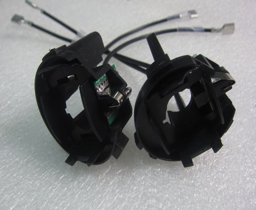 Εικόνα 1 από 1 — VW GOLF 7/SCIROCCO 2012+/VW TOURAN 2011+ /MERCEDES SPRINTER 2014+ ΑΝΤΑΠΤΟΡΑΣ ΓΙΑ ΛΑΜΠΑ XENON H7 – 1 ΤΕΜ.