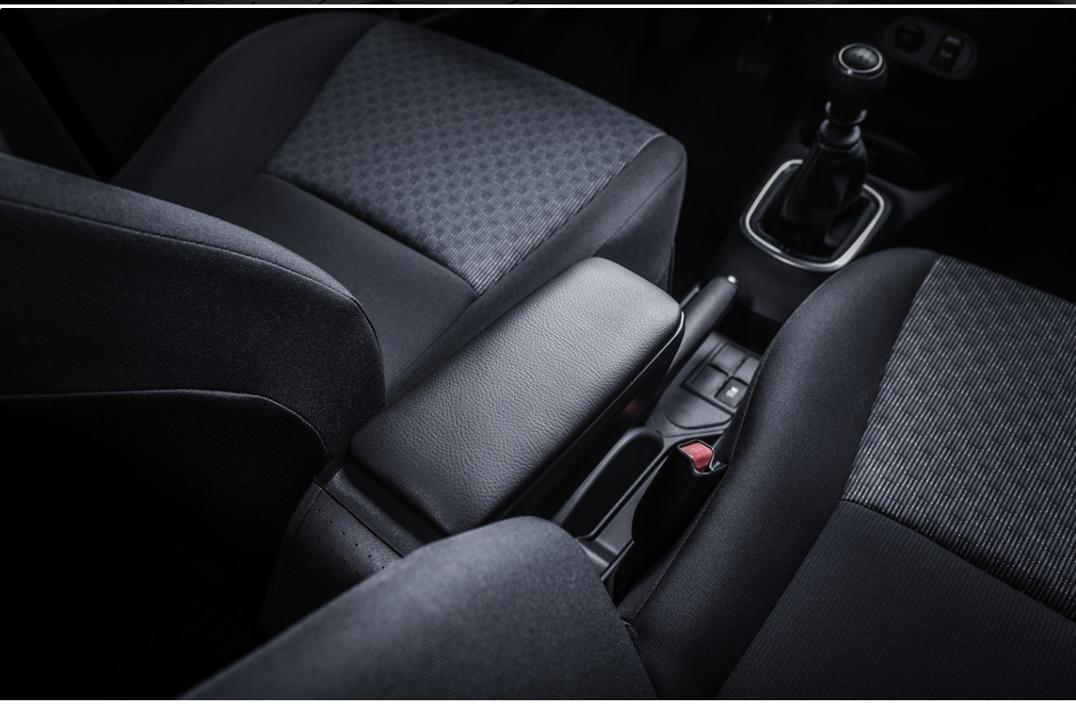 Εικόνα 11 από 12 — ΤΕΜΠΕΛΗΣ ΑΥΤΟΚΙΝΗΤΟΥ ARMSTER S ΓΙΑ SEAT LEON (+ ΚΑΛΩΔΙΟ 12V) 2020+  ΣΕ ΜΑΥΡΟ ΧΡΩΜΑ RATI – 1 ΤΕΜ.