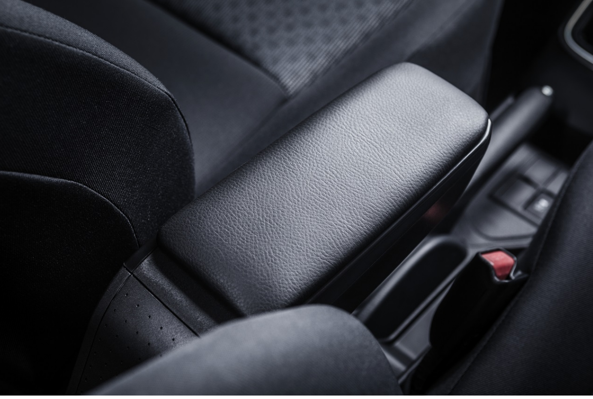 Εικόνα 12 από 12 — ΤΕΜΠΕΛΗΣ ΑΥΤΟΚΙΝΗΤΟΥ ARMSTER S ΓΙΑ SEAT LEON (+ ΚΑΛΩΔΙΟ 12V) 2020+  ΣΕ ΜΑΥΡΟ ΧΡΩΜΑ RATI – 1 ΤΕΜ.