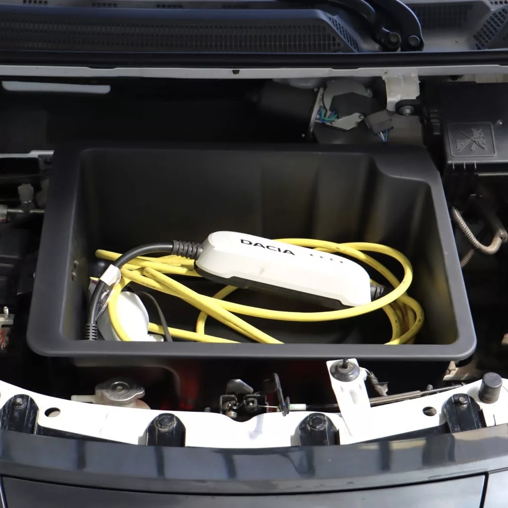 Εικόνα 4 από 9 — Rati – Frunk Dacia Spring 2021-2024, Dacia Spring 2024> πρακτικός Εμπρός Αποθηκευτικός Χώρος 20L για Καλώδια Φόρτισης και Καθημερινή Οργάνωση Ηλεκτρικών ΙΧ – 1 Τεμ. (V01943/RT)