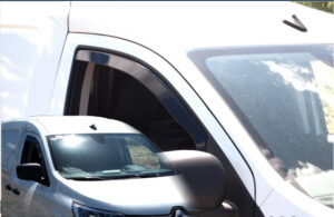 ΑΝΕΜΟΘΡΑΥΣΤΕΣ ΓΙΑ RENAULT EXPRESS VAN 2D 2021+ ΖΕΥΓΑΡΙ ΑΥΤΟΚΙΝΗΤΟΥ ΑΠΟ ΕΥΚΑΜΠΤΟ ΦΙΜΕ ΠΛΑΣΤΙΚΟ HEKO - 2 ΤΕΜ.