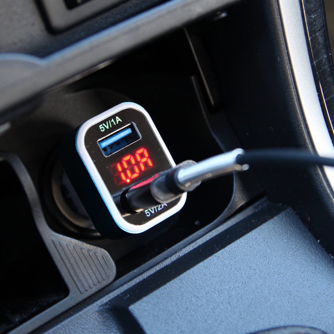Εικόνα 4 από 5 — Amio – Φορτιστής Αυτοκινήτου USB Dual με Βολτόμετρο και Ένδειξη Κατανάλωσης τάση λειτουργίας 12-24V απόδοσης 3A για Επιβατικά Αυτοκίνητα και Φορτηγά – 1 τεμ. (01028/AM)
