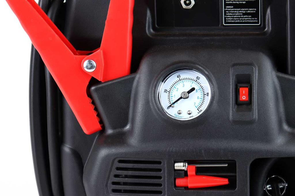 Εικόνα 7 από 11 — Amio – ΕΚΚΙΝΗΤΗΣ ΜΠΑΤΑΡΙΑΣ STARTER 4 ΣΕ 1 17Ah 12V DC 300A (700A max) 250PSI ΜΕ ΚΟΜΠΡΕΣΕΡ ΑΕΡΑ / ΜΑΝΟΜΕΤΡΟ / 3 LED / 2 ΠΡΙΖΕΣ 12V / 1 ΘΥΡΑ USB 5V 2,1A SENA ΓΙΑ ΒΕΝΖΙΝΗ ΚΑΙ DIESEL – 1 ΤΕΜ. (02523/AM)