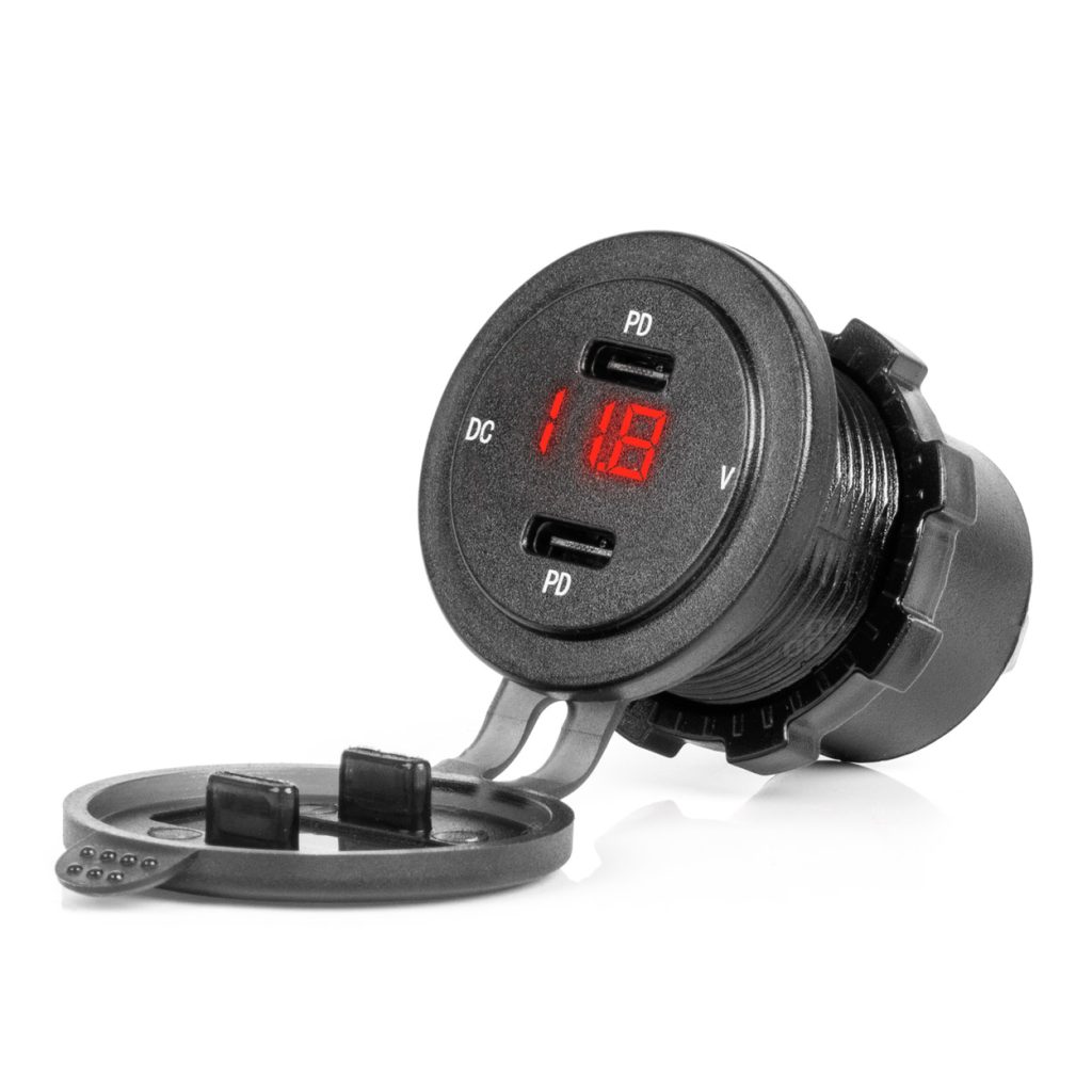 Εικόνα 1 από 5 — Amio – ΠΡΙΖΑ ΜΕ 2 ΘΥΡΕΣ USB-C ΚΑΙ ΨΗΦΙΑΚΟ ΒΟΛΤΟΜΕΤΡΟ ΜΕ ΚΑΠΑΚΙ 12/24V ΑΔΙΑΒΡΟΧΗ ΜΕ ΚΟΚΚΙΝΗ LED ΕΝΔΕΙΞΗ ΜΑΥΡΗ – 1 Τεμ. (04225/AM)