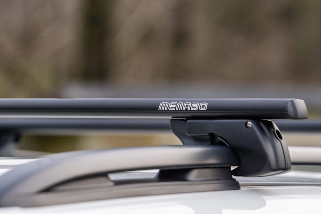 Εικόνα 4 από 7 — MENABO ΜΠΑΡΕΣ ΟΡΟΦΗΣ ΑΛΟΥΜΙΝΙΟΥ SHERMAN BLACK 120 cm ΣΕ ΜΑΥΡΟ ΧΡΩΜΑ ΓΙΑ Buick Terranza 5 doors 2005>2007 ΜΕ RAISED RAILS (Παράλληλες Μπάρες με Κενό) – 2 ΤΕΜ. (12280/MB)