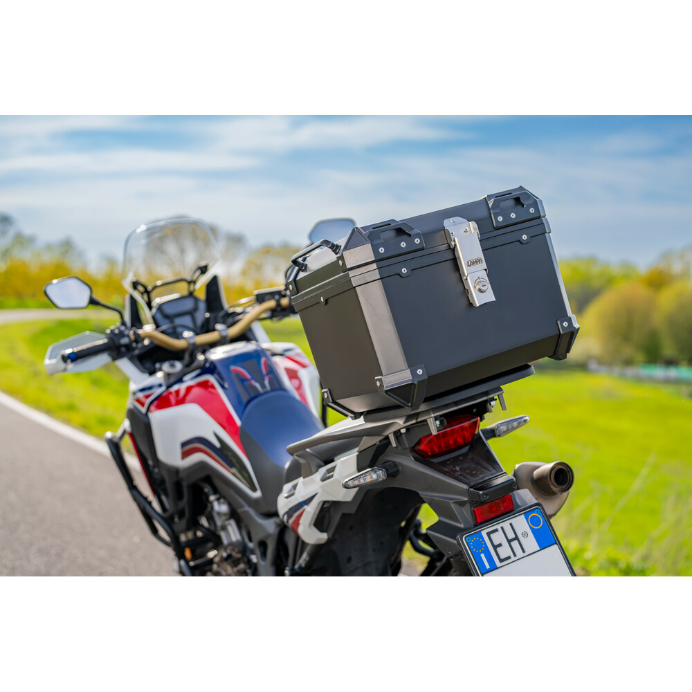 Εικόνα 11 από 16 — Lampa – Βαλιτσάκι Μοτοσυκλέτας T-Box 45L Μαύρο για Μεγαλύτερη Χωρητικότητα και Ασφαλή Μεταφορά Εξοπλισμού με Σύστημα Γρήγορης Απελευθέρωσης – 1 Τεμ. (9166.7-LM)