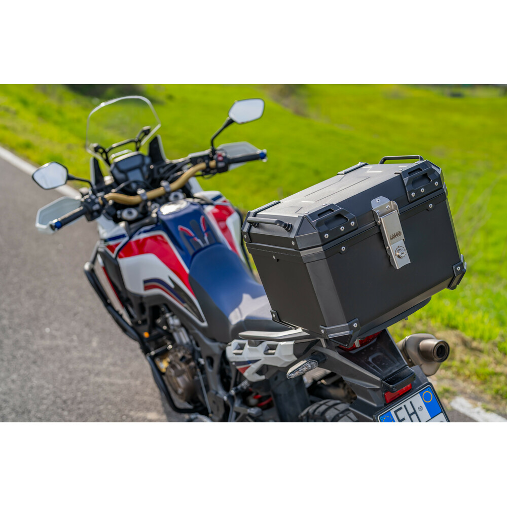 Εικόνα 3 από 16 — Lampa – Βαλιτσάκι Μοτοσυκλέτας T-Box 45L Μαύρο για Μεγαλύτερη Χωρητικότητα και Ασφαλή Μεταφορά Εξοπλισμού με Σύστημα Γρήγορης Απελευθέρωσης – 1 Τεμ. (9166.7-LM)