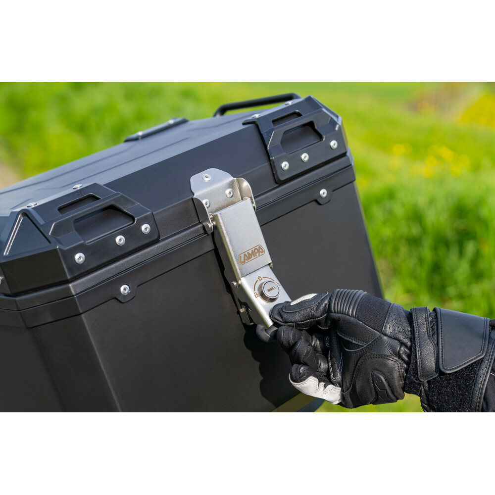 Εικόνα 16 από 16 — Lampa – Βαλιτσάκι Μοτοσυκλέτας T-Box 45L Μαύρο για Μεγαλύτερη Χωρητικότητα και Ασφαλή Μεταφορά Εξοπλισμού με Σύστημα Γρήγορης Απελευθέρωσης – 1 Τεμ. (9166.7-LM)