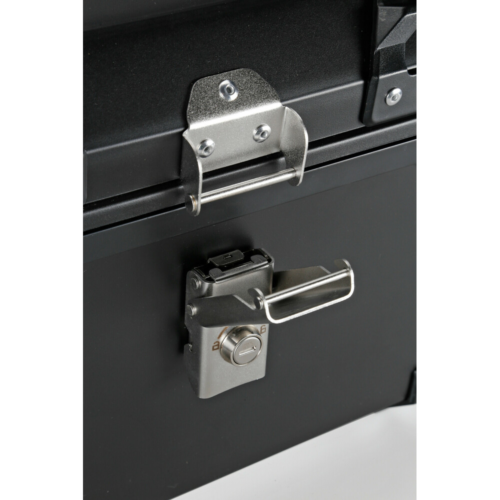 Εικόνα 13 από 16 — Lampa – Βαλιτσάκι Μοτοσυκλέτας T-Box 45L Μαύρο για Μεγαλύτερη Χωρητικότητα και Ασφαλή Μεταφορά Εξοπλισμού με Σύστημα Γρήγορης Απελευθέρωσης – 1 Τεμ. (9166.7-LM)
