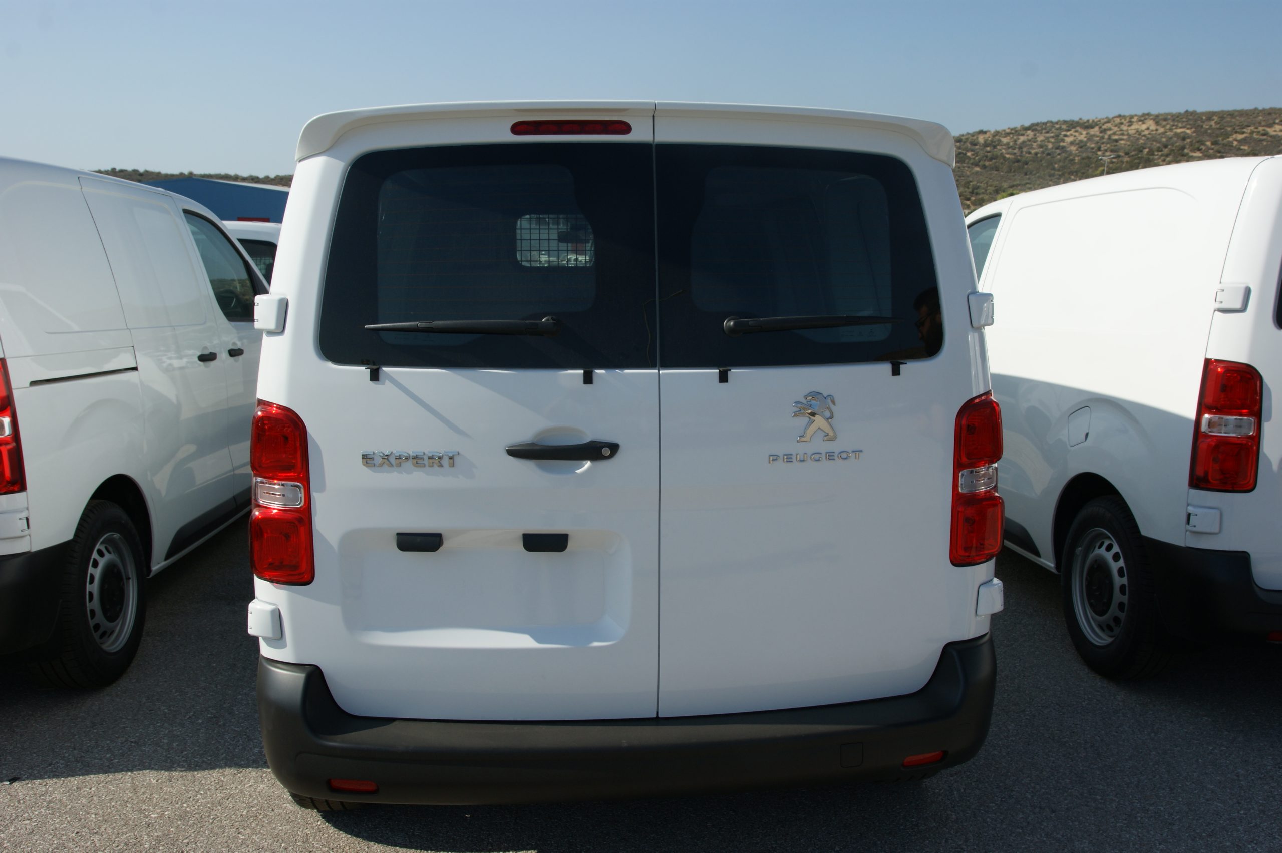Εικόνα 11 από 18 — Motordrome – Αεροτομή Οροφής V.1 Διπλή Πόρτα για Citroen Dispatch Mk3 (2016-) – 1 Τεμ.  (A-448)