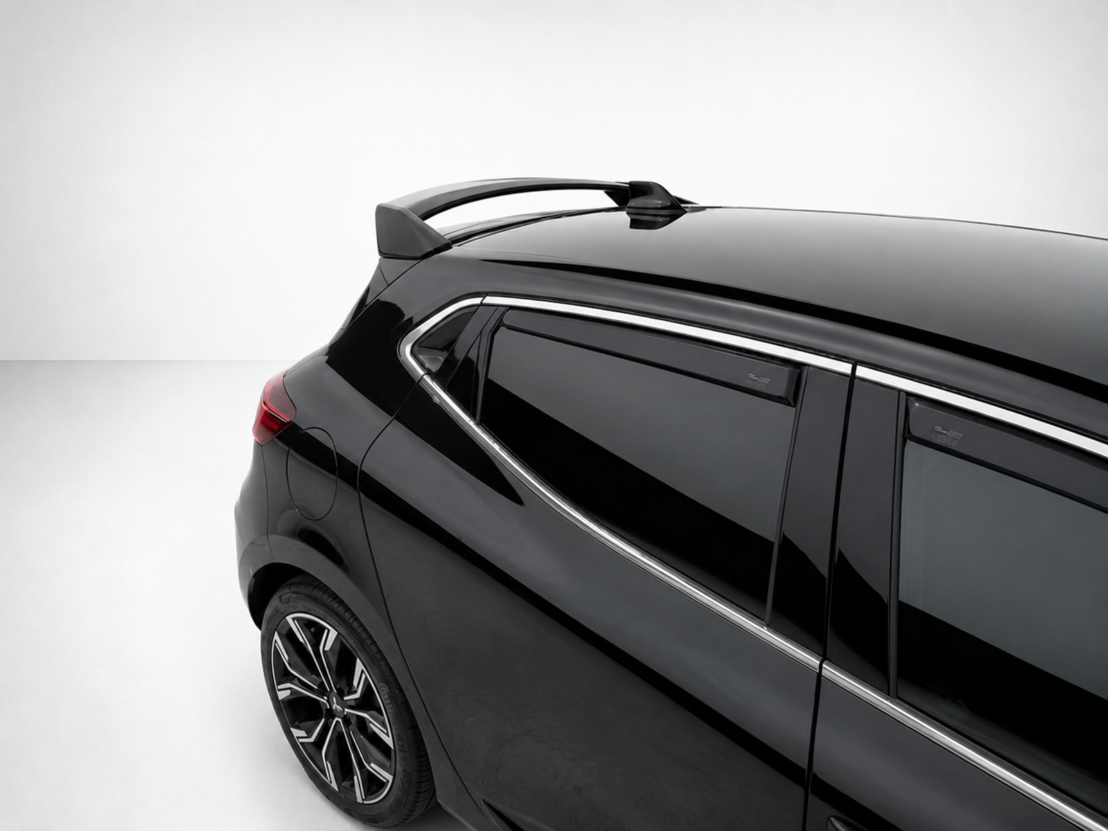 Εικόνα 5 από 6 — Motordrome – Αεροτομή Οροφής για Mitsubishi Colt (2023-) / Renault Clio Mk5 (2019-2025) – 1 Τεμ.  (A-520)