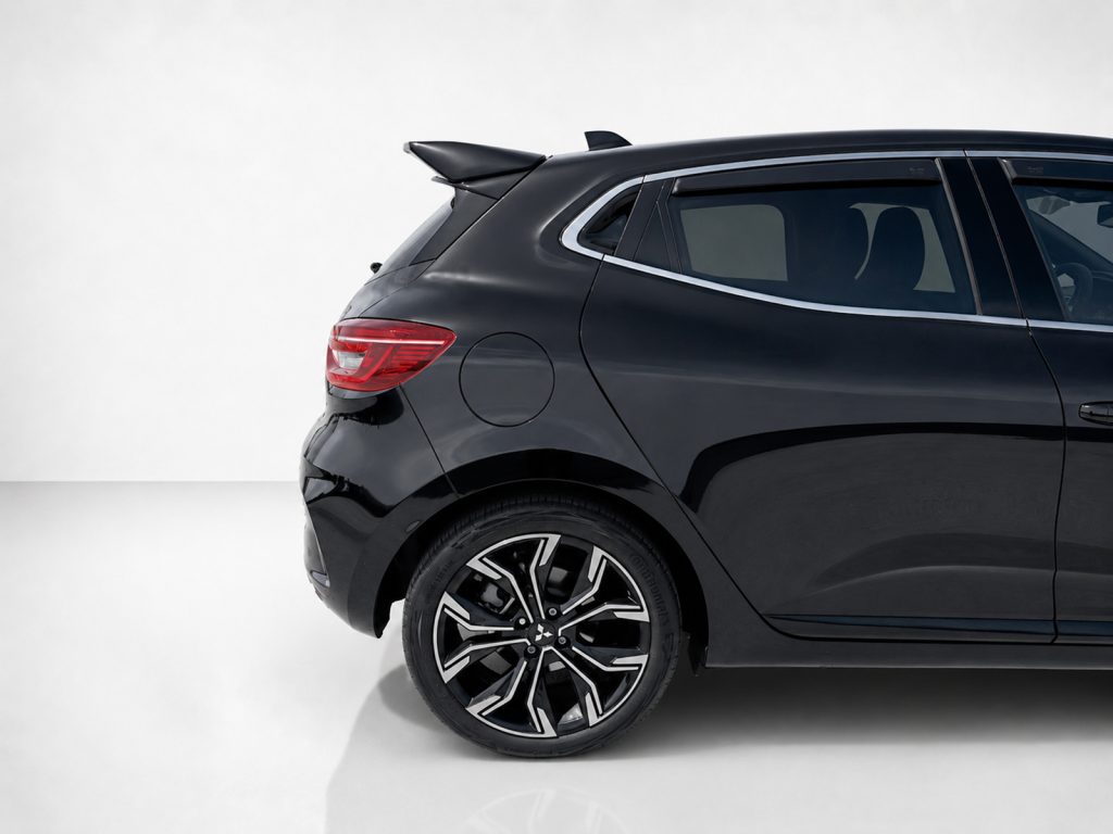 Εικόνα 6 από 6 — Motordrome – Αεροτομή Οροφής για Mitsubishi Colt (2023-) / Renault Clio Mk5 (2019-2025) – 1 Τεμ.  (A-520)