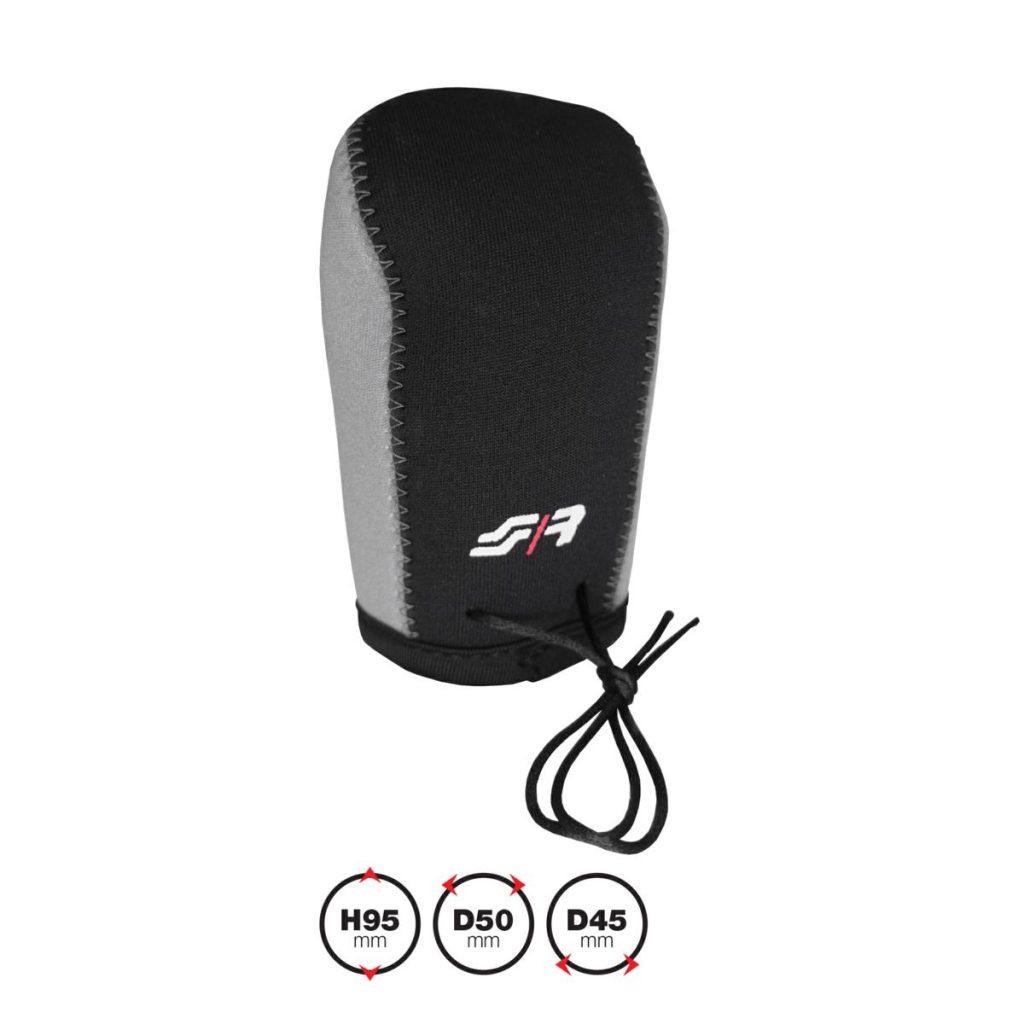 Εικόνα 1 από 1 — ΚΑΛΥΜΜΑ ΓΙΑ ΠΟΜΟΛΟ ΤΑΧΥΤΗΤΩΝ GEAR KNOB COVER ΜΑΥΡΟ/ΓΚΡΙ ΜΙΚΡΟΦΙΜΠΡΑ 95x45mm SIMONI RACING – 1 TEM.