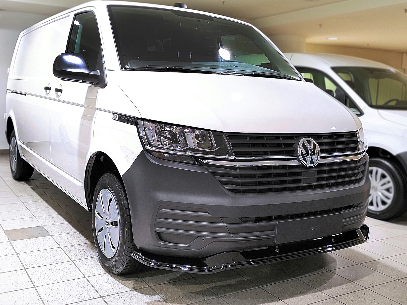 Εικόνα 2 από 5 — Motordrome – Εμπρός Σπλίτερ V.1 για Volkswagen T6.1 Standard Bumper – 1 Τεμ.  (K168-001)