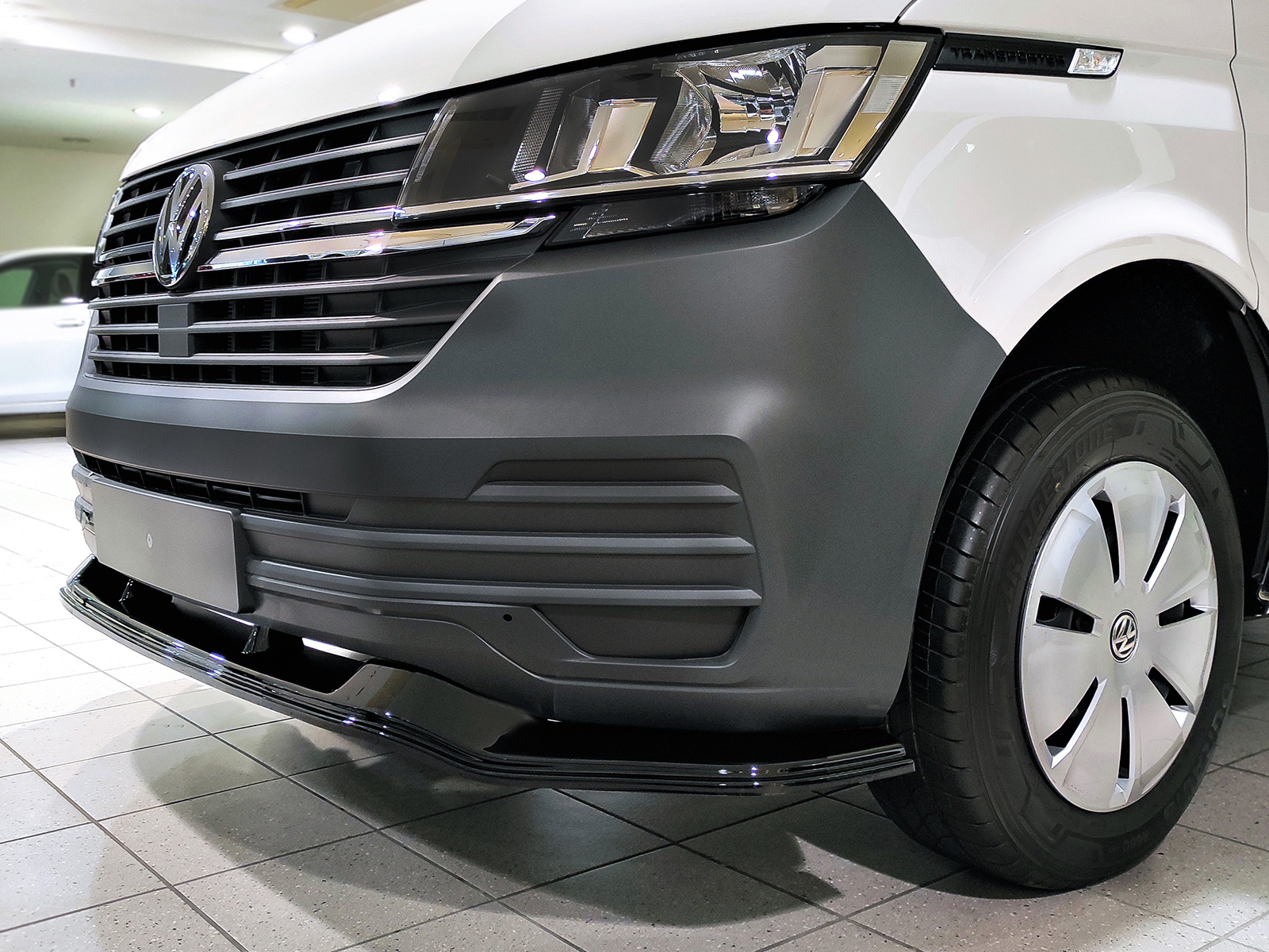 Εικόνα 4 από 5 — Motordrome – Εμπρός Σπλίτερ V.1 για Volkswagen T6.1 Standard Bumper – 1 Τεμ.  (K168-001)
