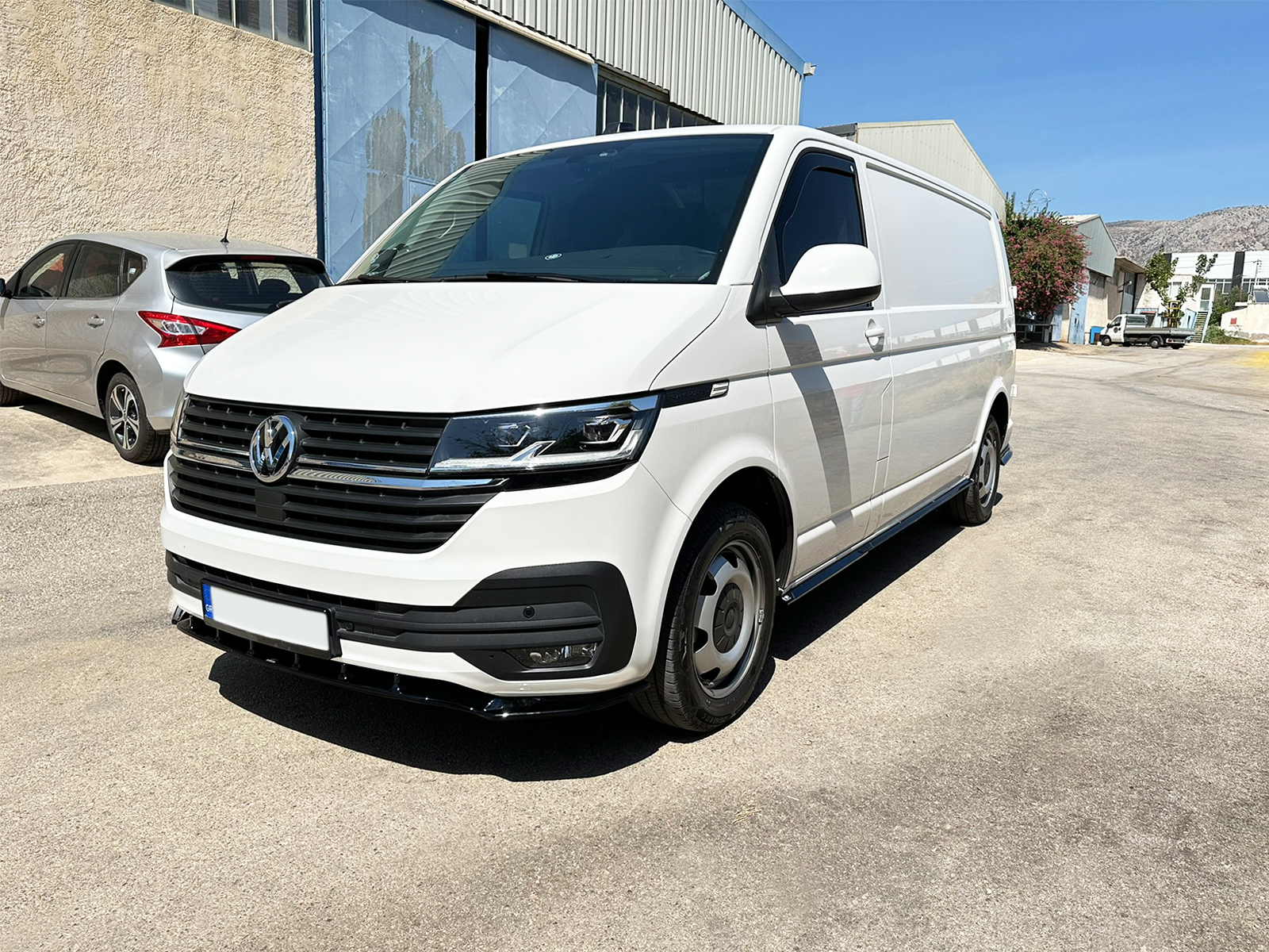 Εικόνα 4 από 6 — Motordrome – Εμπρός Σπλίτερ V.2 για Volkswagen T6.1 Standard Bumper – 1 Τεμ.  (K168-002)