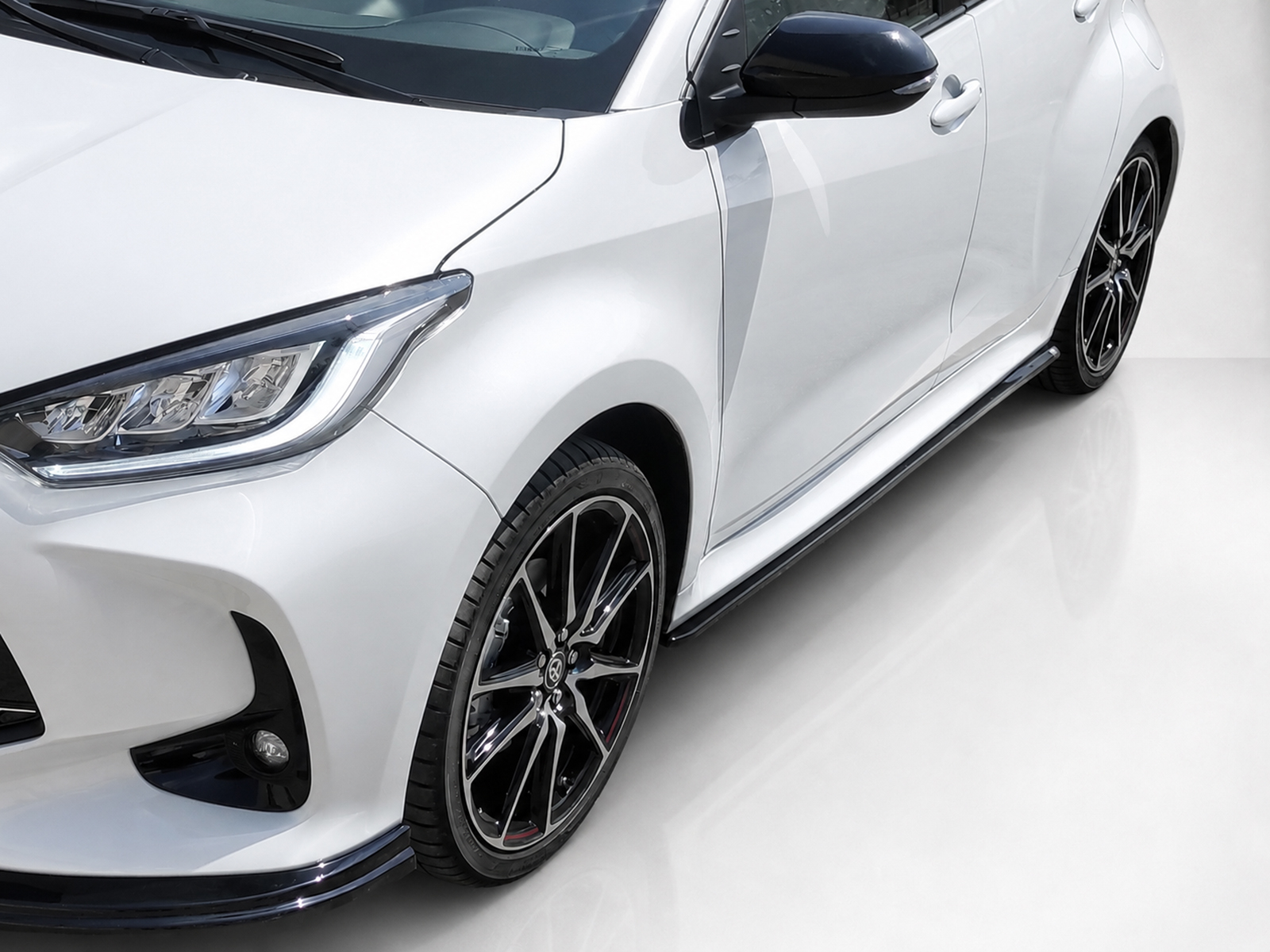 Εικόνα 3 από 7 — Motordrome – Επιπρόσθετα Μαρσπιέ για Toyota Yaris Mk4 (2020-) – 1 Σετ. (K169-002)