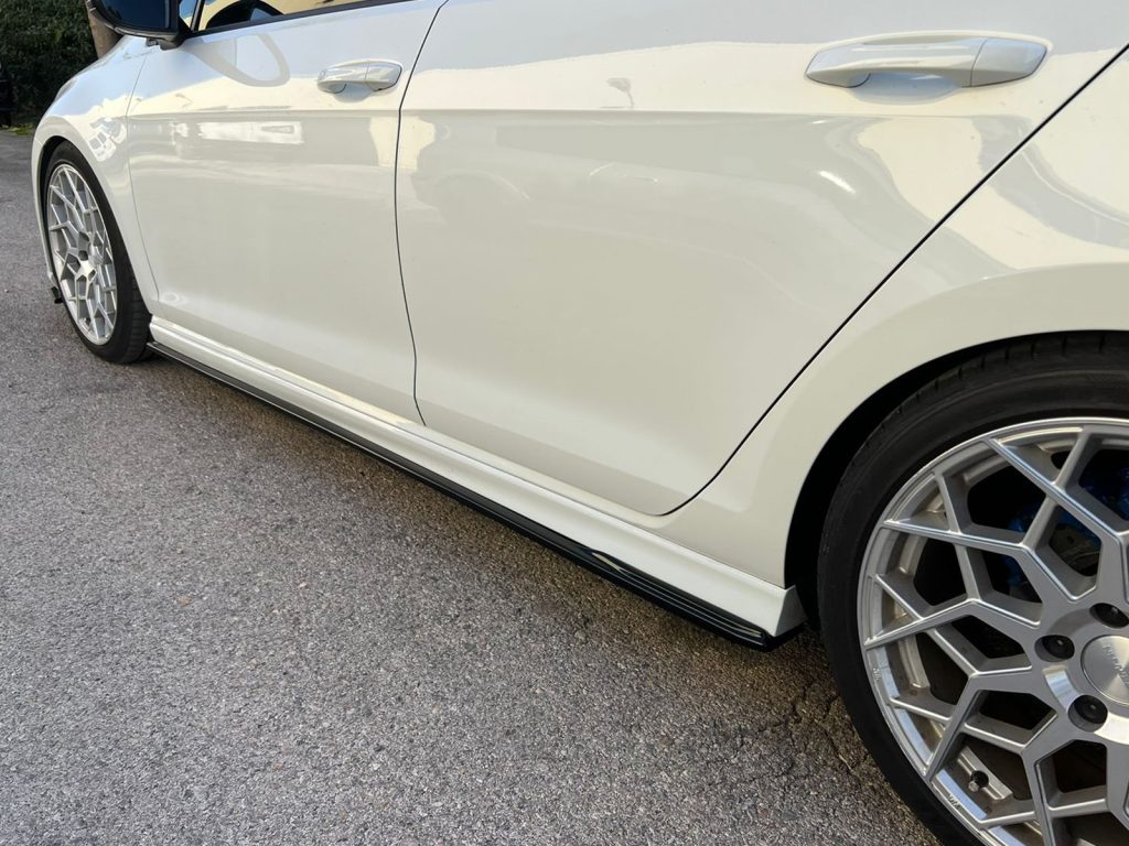 Εικόνα 2 από 6 — Motordrome – Επιπρόσθετα Μαρσπιέ για VW Golf Mk7 R / R-Line – 1 Σετ. (K186-002)