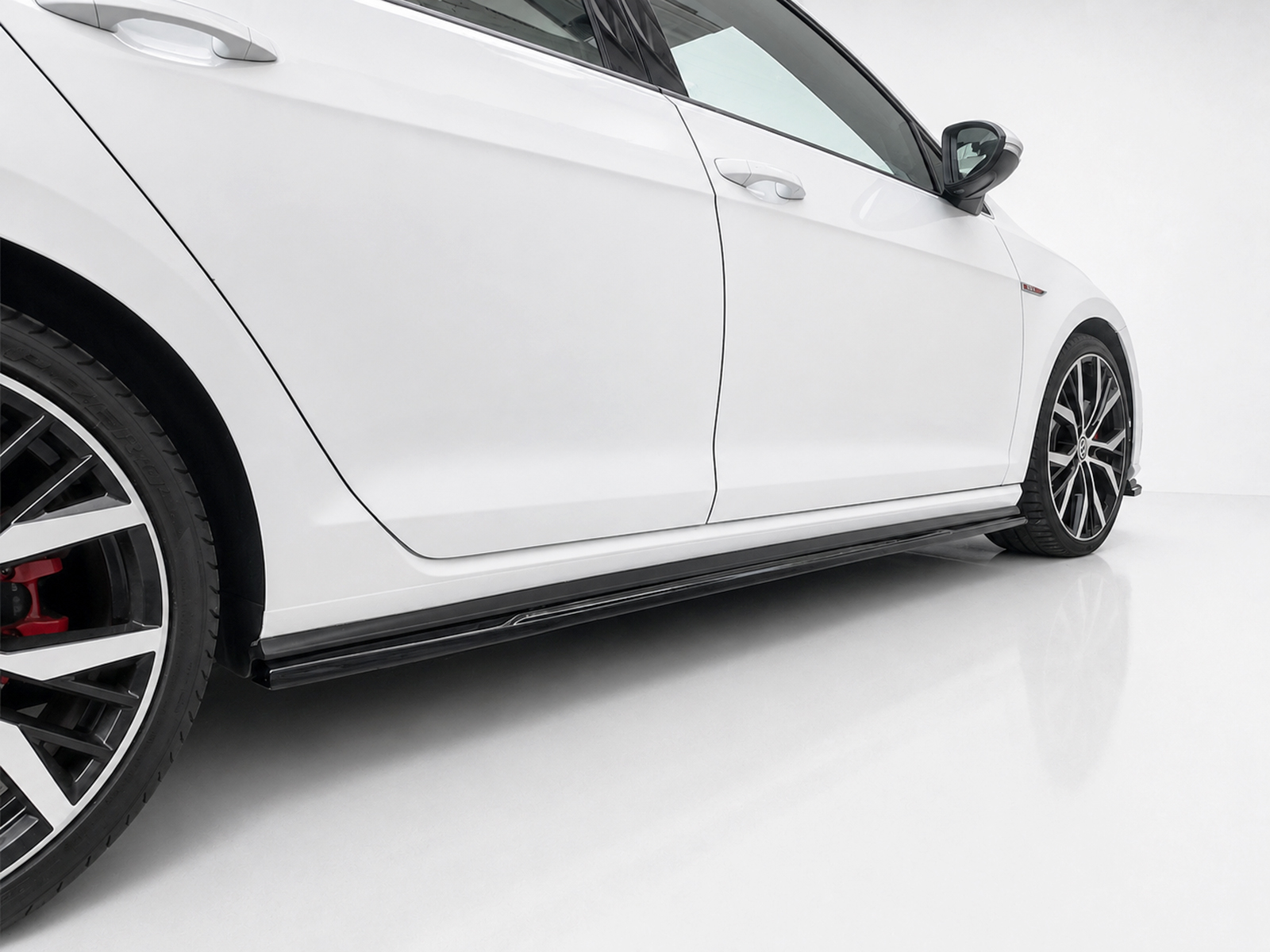 Εικόνα 1 από 5 — Motordrome – Επιπρόσθετα Μαρσπιέ για Volkswagen Golf Mk7 / MK7 Facelift GTI – 1 Σετ. (K196-002)