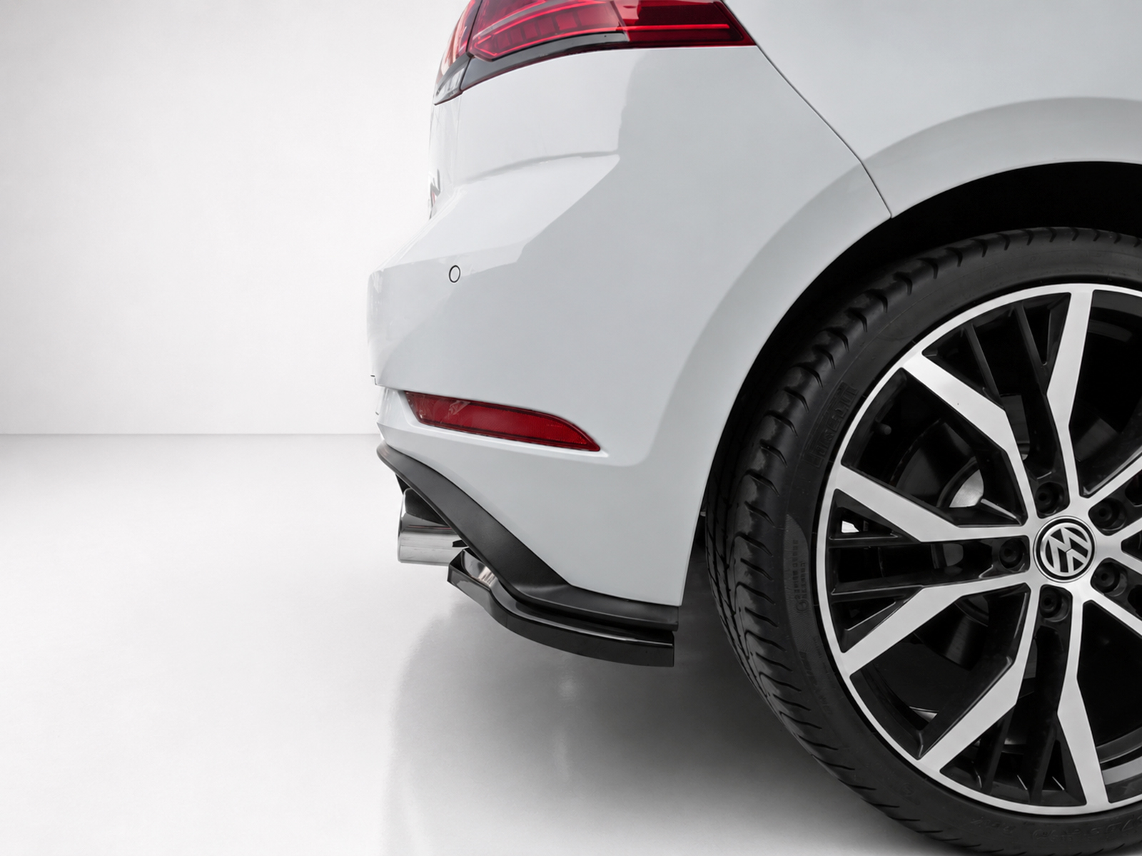 Εικόνα 4 από 5 — Motordrome – Πίσω Γωνίες για Volkswagen Golf Mk7 Facelift GTI – 1 Σετ. (K196-003)