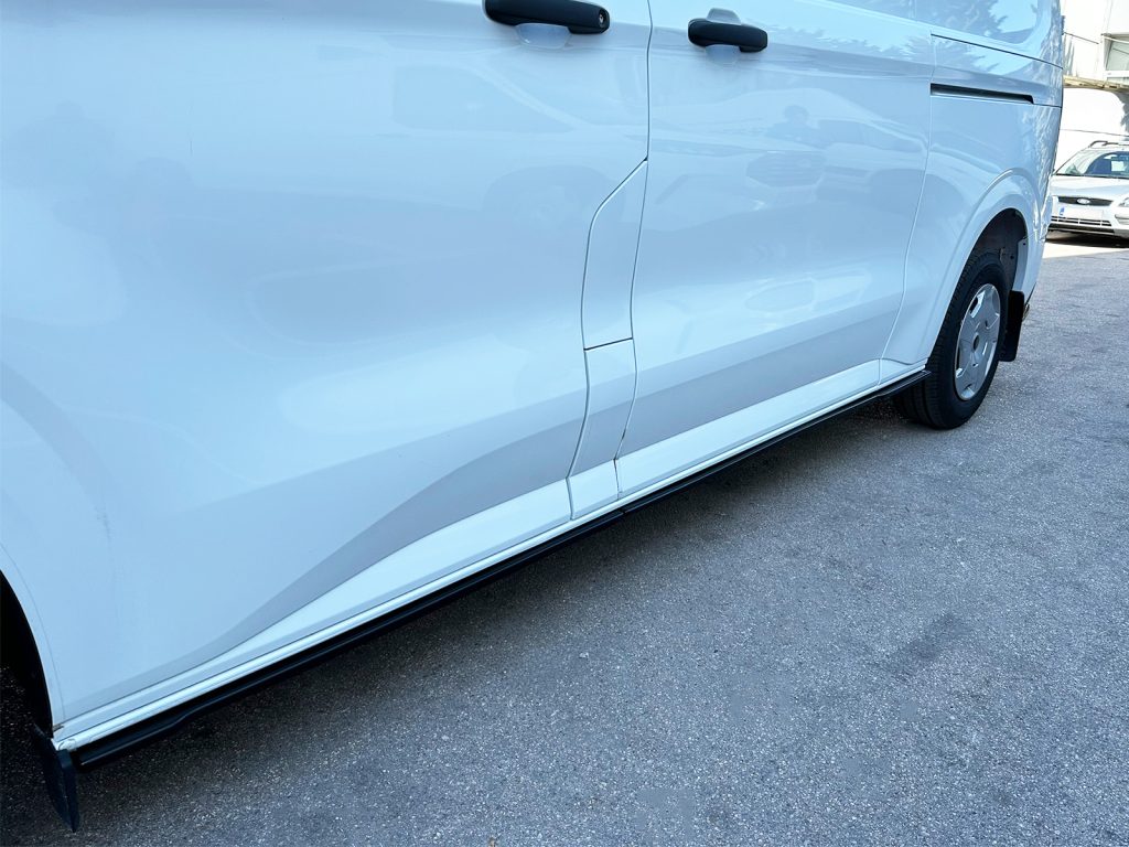 Εικόνα 3 από 6 — Motordrome – Επιπρόσθετα Μαρσπιέ Μακριά για Ford Transit Custom / Tourneo Mk2 / Volkswagen T7 – 1 Σετ. (K200-002)