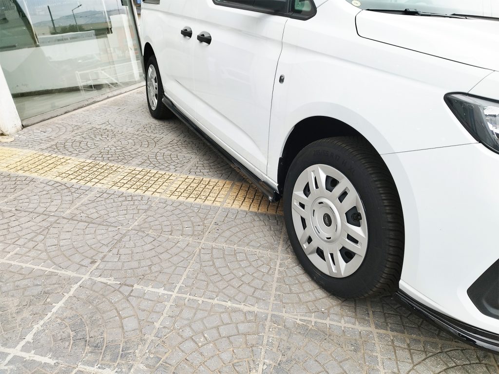 Εικόνα 3 από 5 — Motordrome – Επιπρόσθετα Μαρσπιέ για Ford Tourneo Connect Active Mk3 (2022-) – 1 Σετ. (K205-002)