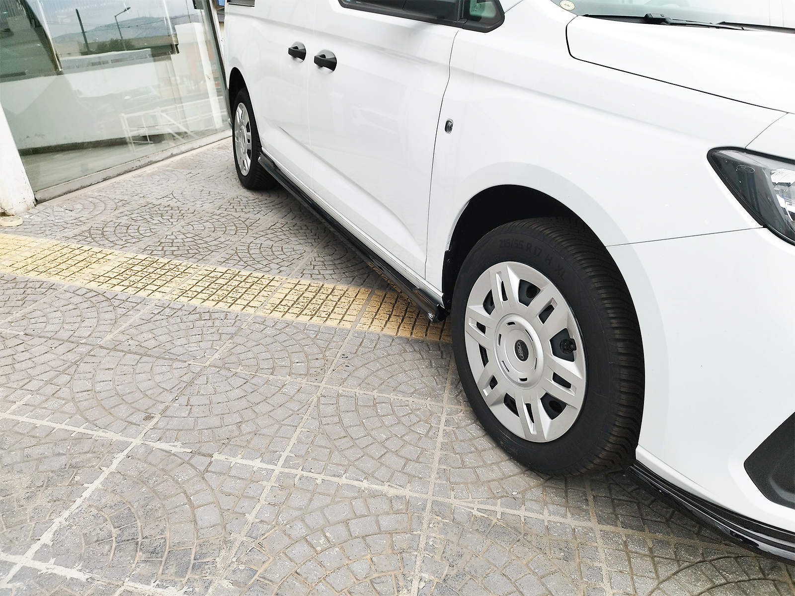 Εικόνα 3 από 5 — Motordrome – Επιπρόσθετα Μαρσπιέ για Ford Tourneo Connect Active Mk3 (2022-) – 1 Σετ. (K205-002)