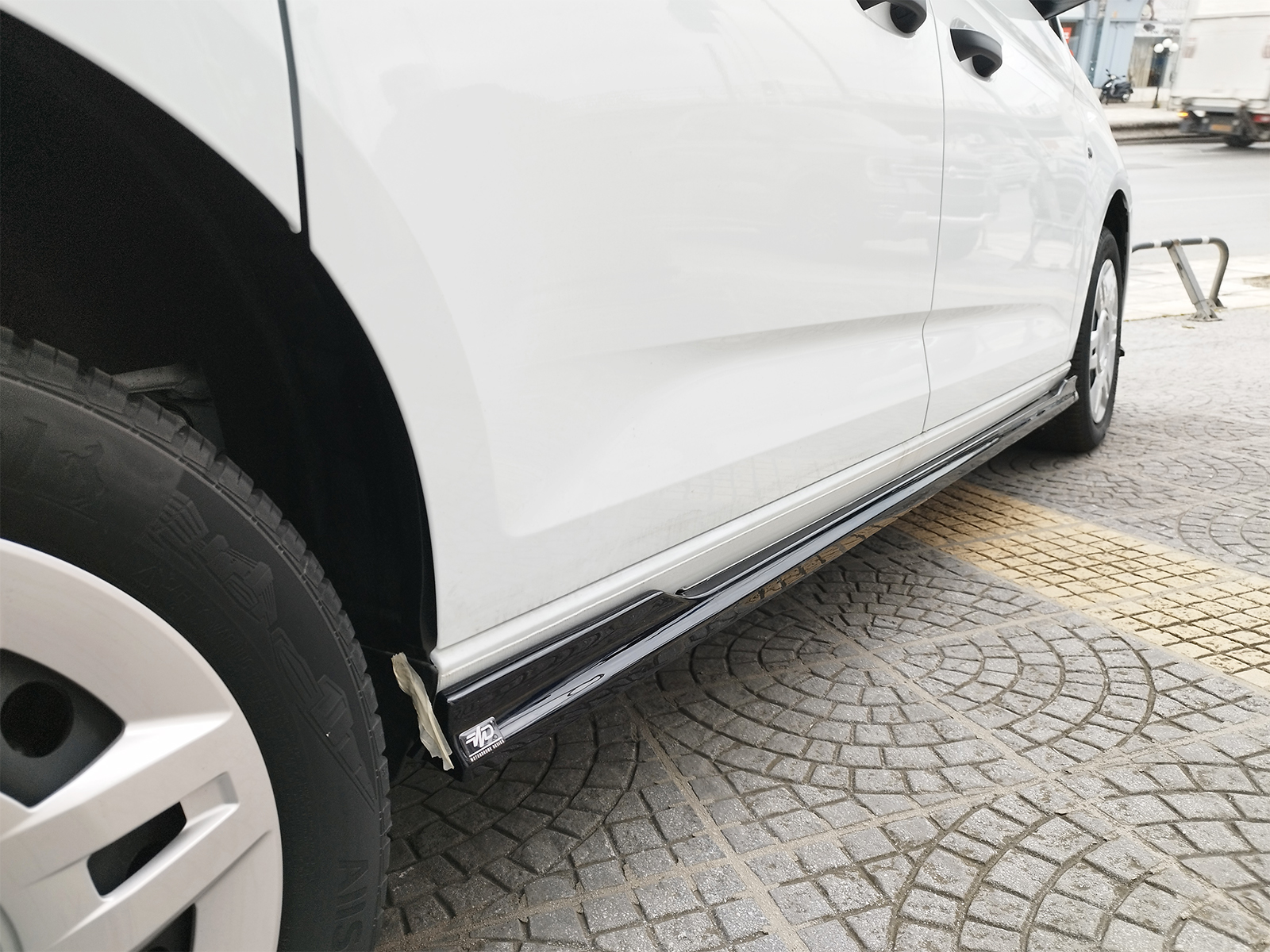 Εικόνα 4 από 5 — Motordrome – Επιπρόσθετα Μαρσπιέ για Ford Tourneo Connect Active Mk3 (2022-) – 1 Σετ. (K205-002)
