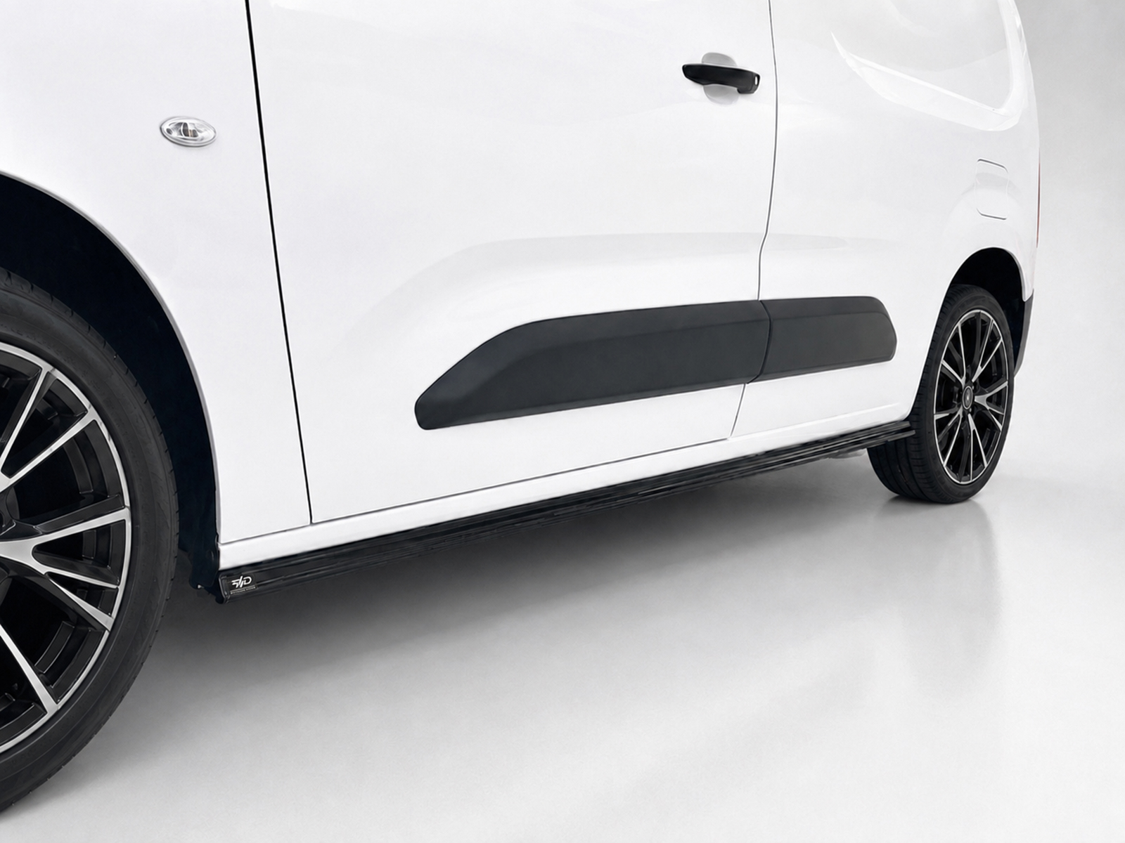 Εικόνα 1 από 4 — Motordrome – Επιπρόσθετα Μαρσπιέ για Citroen Berlingo L1 Mk3 / Peugeot Partner L1 Mk3 / Opel Combo E L1 – 1 Σετ. (K222-004)