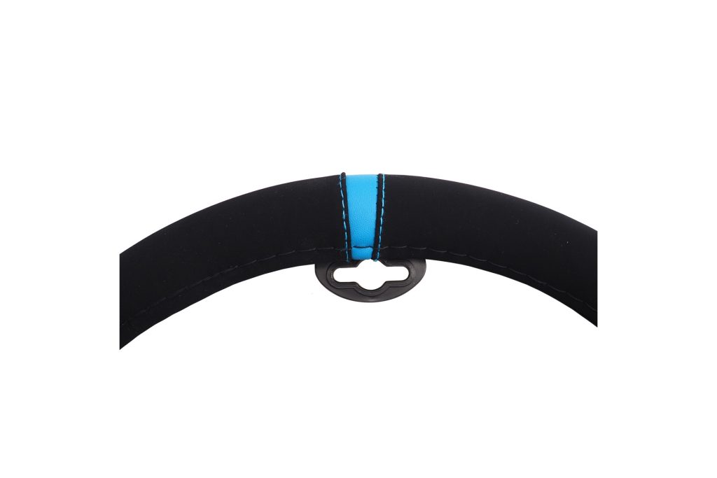 Εικόνα 2 από 4 — ΚΑΛΥΜΜΑ ΤΙΜΟΝΙΟΥ CARRERA LOOK BLUE ΜΑΥΡΟ ΜΕ ΜΠΛΕ ΡΙΓΑ ΜΙΚΡΟΦΙΜΠΡΑ 37-39cm SIMONI RACING  – 1 τεμ.