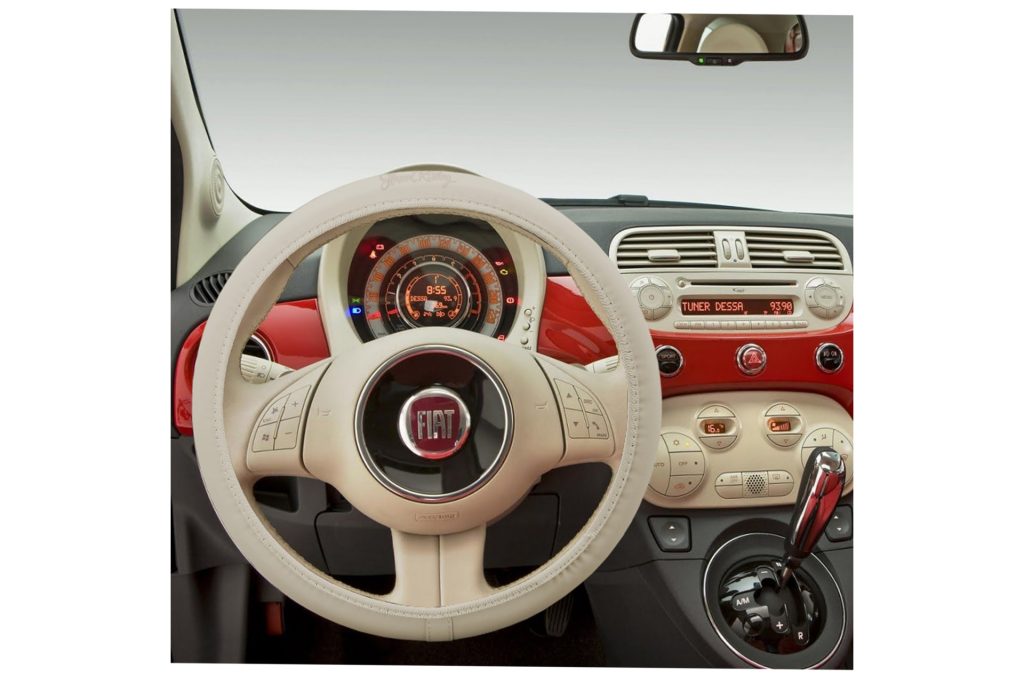 Εικόνα 2 από 4 — FIAT 500 ΚΑΛΥΜΜΑ ΤΙΜΟΝΙΟΥ ΜΠΕΖ  ΟΙΚΟΛΟΓΙΚΟ ΔΕΡΜΑ & ΒΑΜΒΑΚΕΡΟ ΜΕ LOGO SIMONI RACING 37-39cm SIMONI RACING  – 1 τεμ.