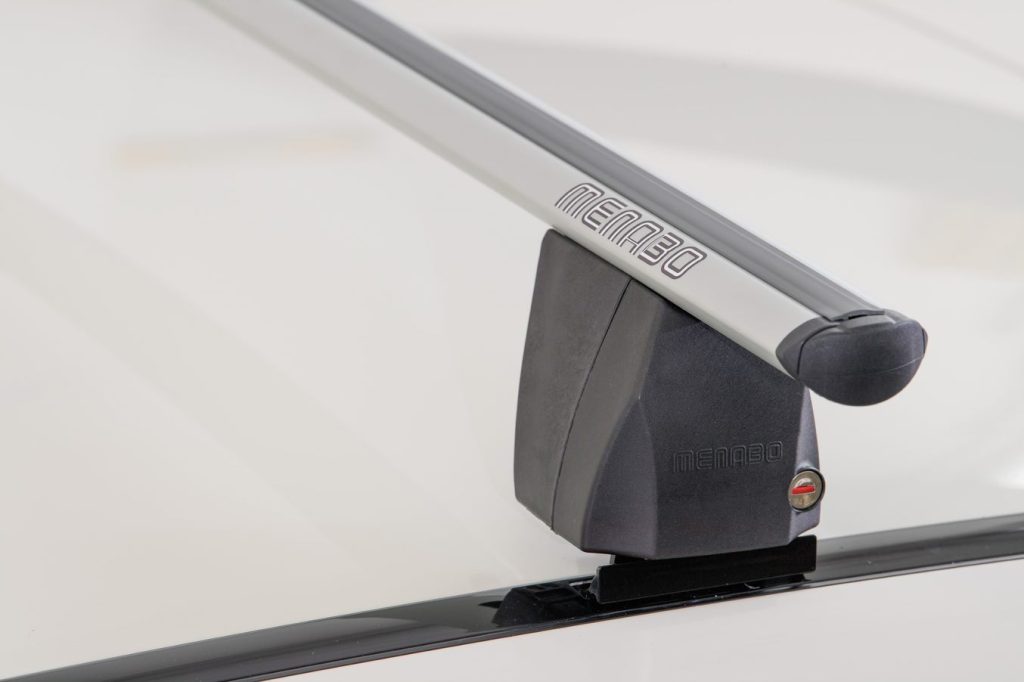 Εικόνα 5 από 9 — ΜΠΑΡΕΣ ΟΡΟΦΗΣ ΑΛΟΥΜΙΝΙΟΥ DELTA M SILVER 123 cm ROOF RACK ΣΕΤ ΣΕ ΑΣΗΜΙ ΧΡΩΜΑ ΜΕ ΠΡΟΣΤΑΤΕΥΤΙΚΑ ΚΑΠΑΚΙΑ ΑΚΡΩΝ ΓΙΑ ΑΠΛΗ ΟΡΟΦΗ MENABO – 2 ΤΕΜ.
