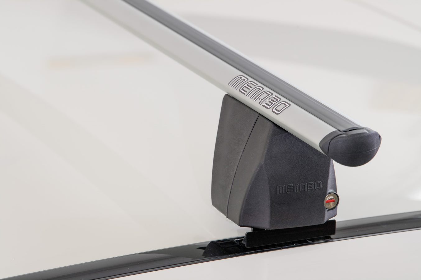 Εικόνα 5 από 9 — ΜΠΑΡΕΣ ΟΡΟΦΗΣ ΑΛΟΥΜΙΝΙΟΥ DELTA M SILVER 123 cm ROOF RACK ΣΕΤ ΣΕ ΑΣΗΜΙ ΧΡΩΜΑ ΜΕ ΠΡΟΣΤΑΤΕΥΤΙΚΑ ΚΑΠΑΚΙΑ ΑΚΡΩΝ ΓΙΑ ΑΠΛΗ ΟΡΟΦΗ MENABO – 2 ΤΕΜ.