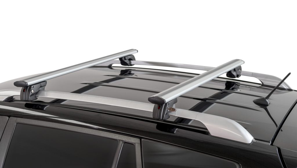 Εικόνα 4 από 4 — MENABO ΜΠΑΡΕΣ ΟΡΟΦΗΣ ΑΛΟΥΜΙΝΙΟΥ JACKSON XL SILVER 135 cm ΣΕ ΑΣΗΜΙ ΧΡΩΜΑ ΓΙΑ Chrysler 300C Touring 5 doors 2005>2011 ΜΕ RAISED RAILS (Παράλληλες Μπάρες με Κενό) – 2 ΤΕΜ. (11290/MB)