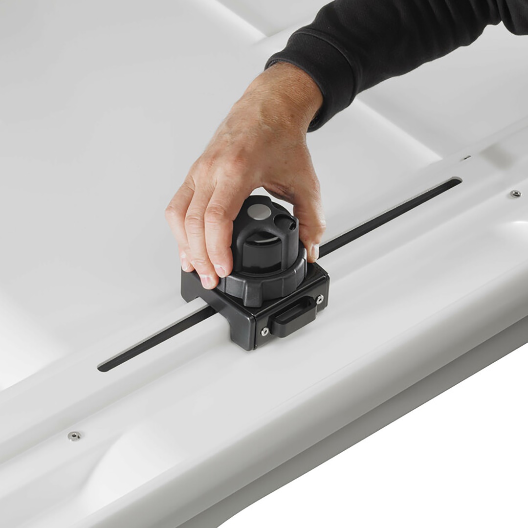 Εικόνα 3 από 5 — ΜΠΑΓΚΑΖΙΕΡΑ ΟΡΟΦΗΣ WB751S COMPACT 400 LT YAKIMA ΜΕ ΔΙΠΛΟ ΑΝΟΙΓΜΑ ΣΕ ΑΣΗΜΙ ΧΡΩΜΑ ΜΕ ΓΥΑΛΙΣΤΕΡΗ ΥΦΗ – 1 ΤΕΜ.